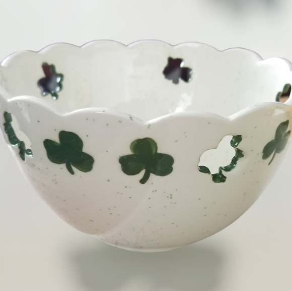 Ceramic Shamrock Bowl - Picture 3 of 4